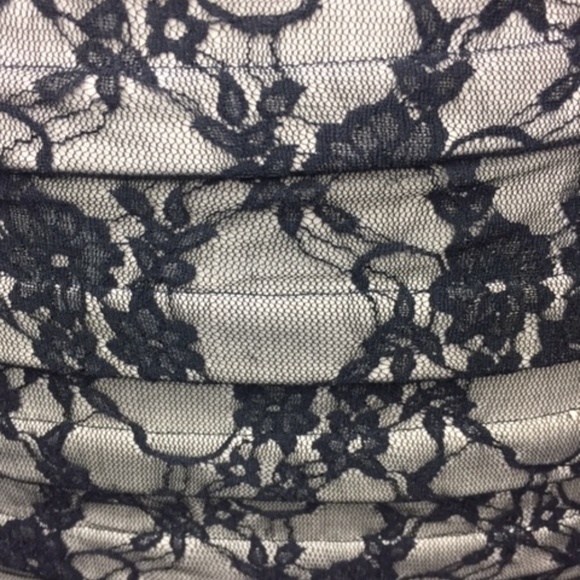 WINDSOR Sturdy Lace Mini Skirt - Picture 2 of 3